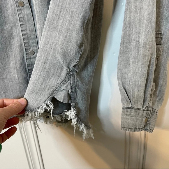 Follow the Sun Distressed Snap Front Tencel Shirt Size Large - Picture 6 of 10
